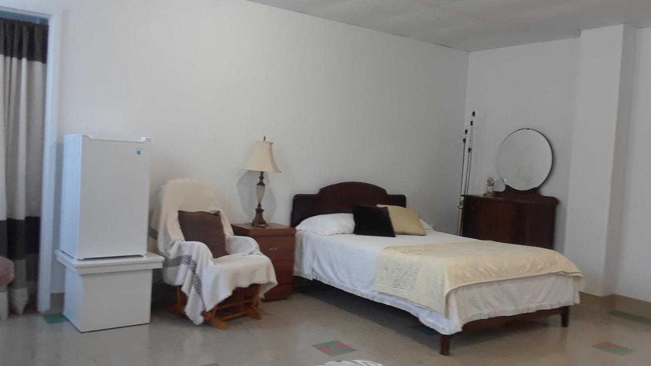 Mhotel Domaine L'Envolee- Maison Fleurie Victoriaville Eksteriør billede