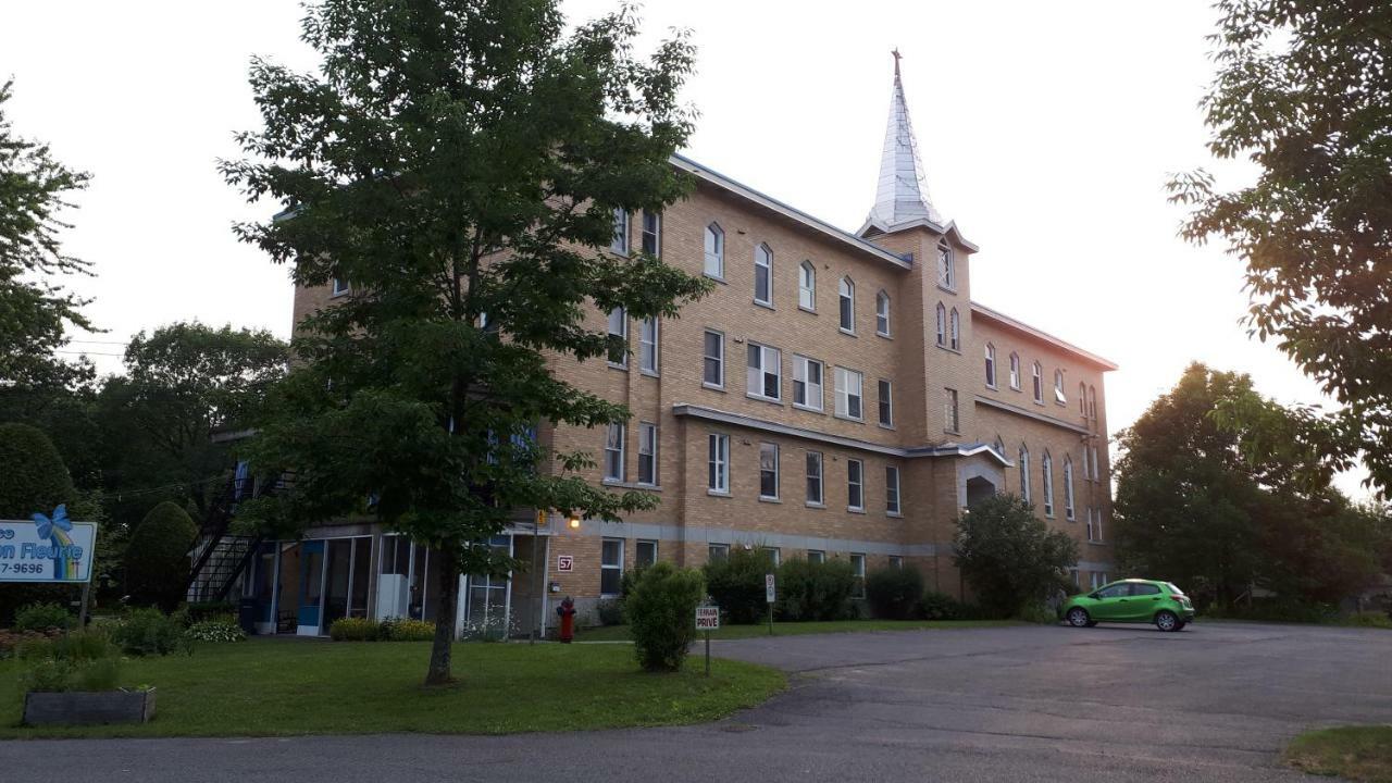 Mhotel Domaine L'Envolee- Maison Fleurie Victoriaville Eksteriør billede
